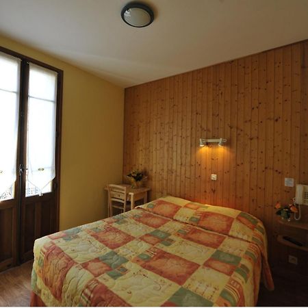 Hotel De La Grotte エクスレバン エクステリア 写真
