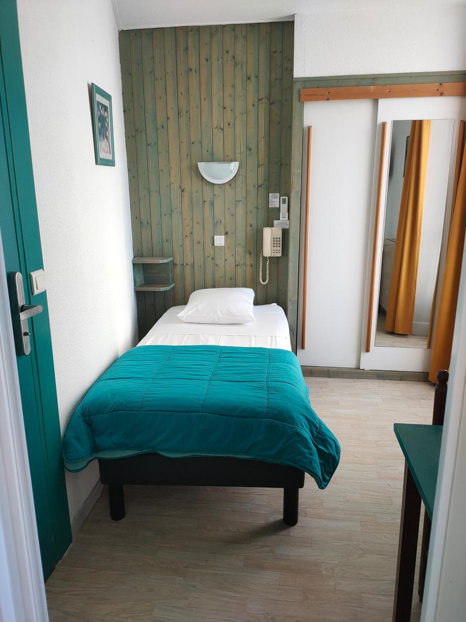 Hotel De La Grotte エクスレバン エクステリア 写真