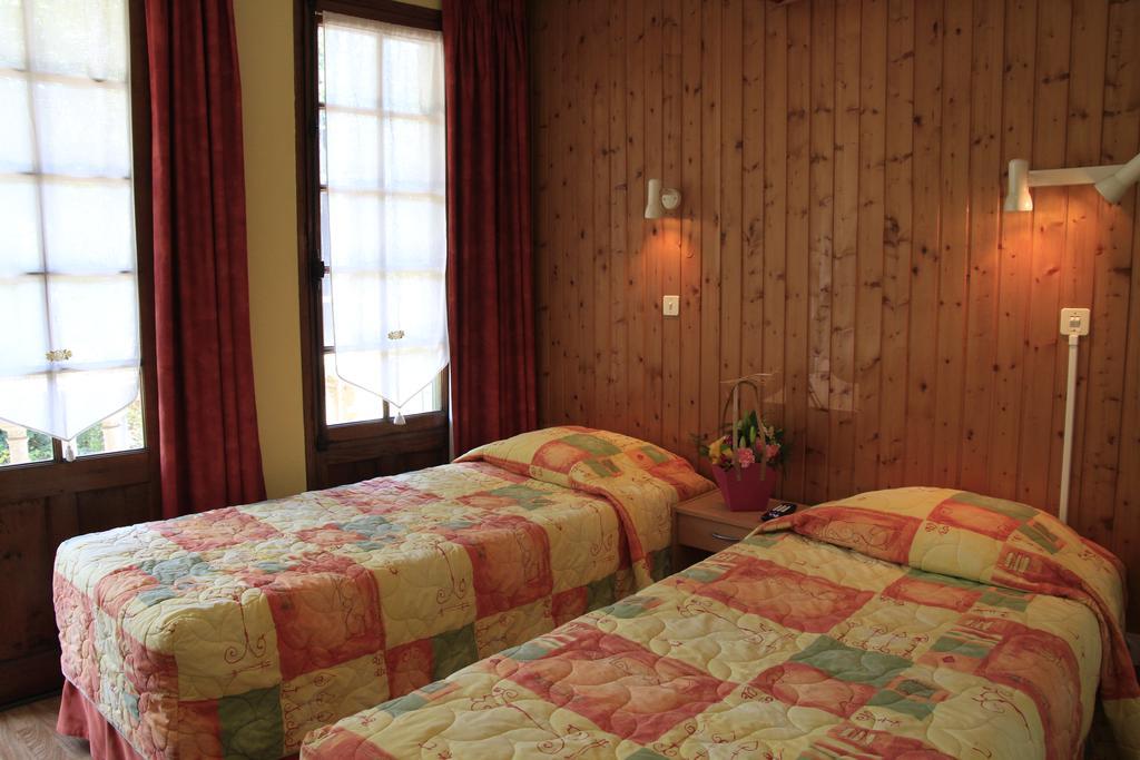 Hotel De La Grotte エクスレバン エクステリア 写真