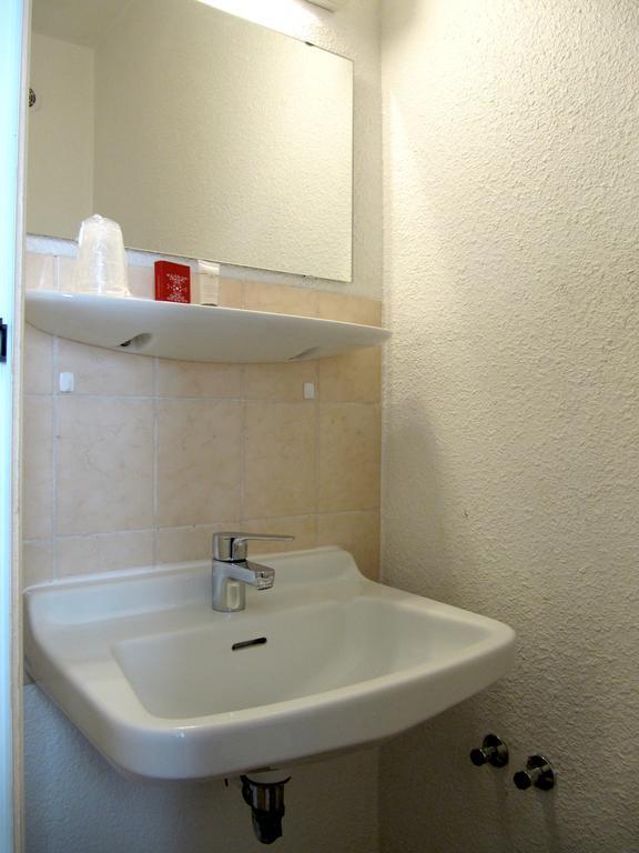 Hotel De La Grotte エクスレバン エクステリア 写真